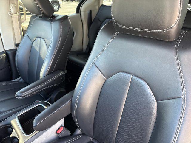 2024 Chrysler Pacifica Hybrid Select