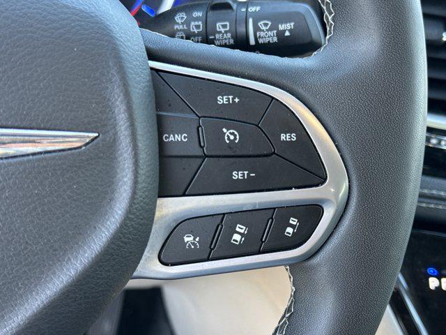 2024 Chrysler Pacifica Hybrid Select