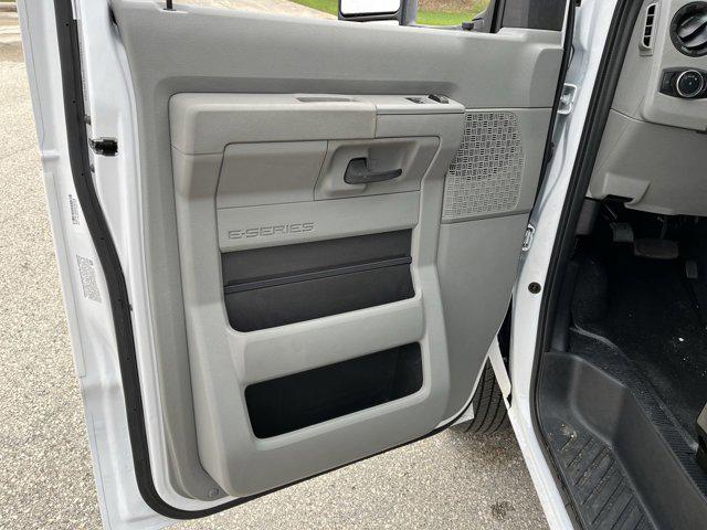 2027 Ford E-Series Cutaway Base