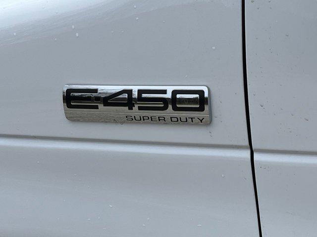 2027 Ford E-Series Cutaway Base