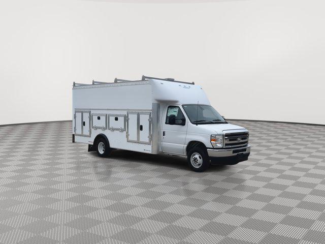 2027 Ford E-Series Cutaway Base