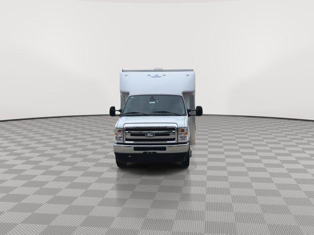 2027 Ford E-Series Cutaway Base