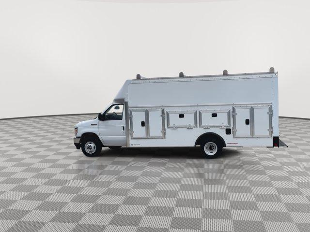 2027 Ford E-Series Cutaway Base