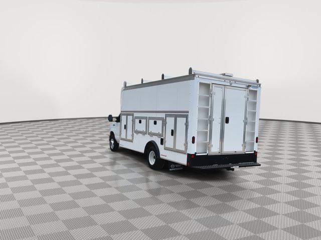 2027 Ford E-Series Cutaway Base