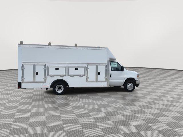 2027 Ford E-Series Cutaway Base