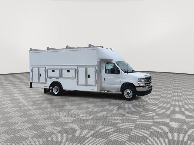 2027 Ford E-Series Cutaway Base