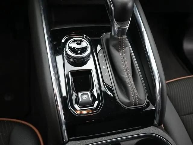 2024 GMC Canyon 4WD AT4