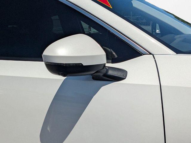 2025 Nissan Kicks SR FWD