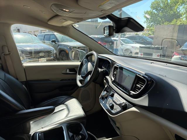 2022 Chrysler Pacifica Touring L