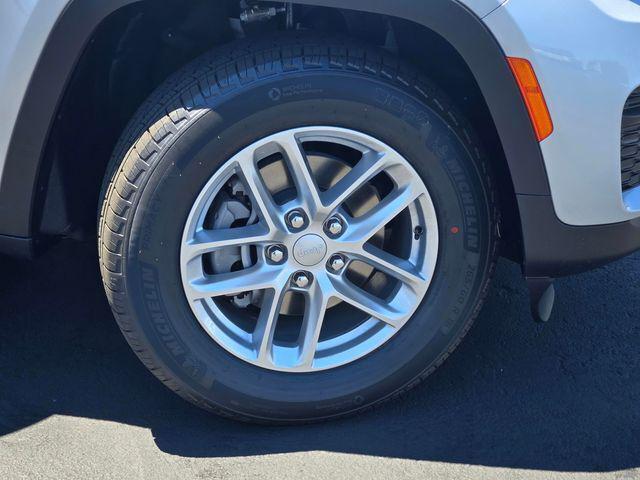 2026 Jeep Grand Cherokee GRAND CHEROKEE LAREDO X 4X4
