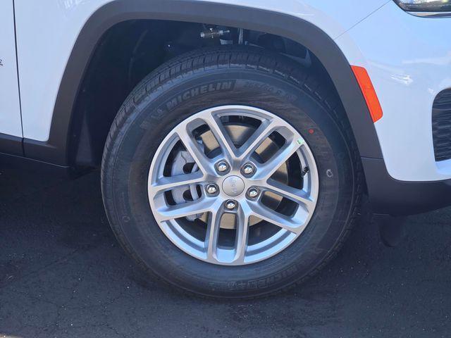 2026 Jeep Grand Cherokee GRAND CHEROKEE LAREDO X 4X4