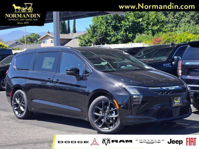 2027 Chrysler Pacifica PACIFICA LIMITED