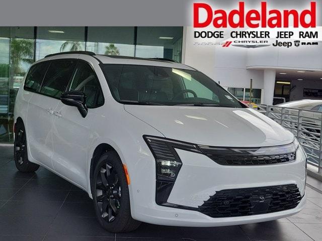 2027 Chrysler Pacifica Limited for sale in Miami, FL