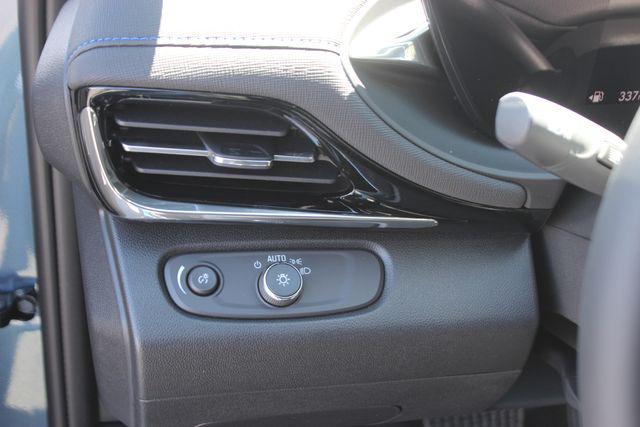 2026 Buick NV Sport Touring FWD