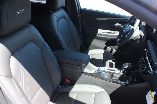 2026 Buick NV Sport Touring FWD