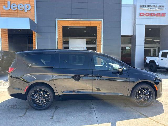 2027 Chrysler Pacifica PACIFICA LIMITED AWD 2027 Chrysler Pacifica PACIFICA LIMITED AWD