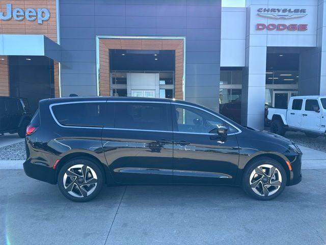 2027 Chrysler Pacifica PACIFICA LIMITED AWD