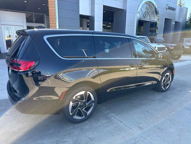2027 Chrysler Pacifica PACIFICA LIMITED AWD