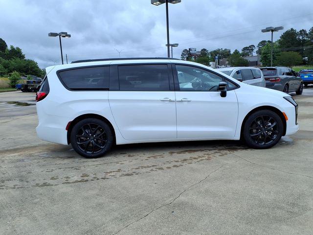 2027 Chrysler Pacifica PACIFICA LIMITED