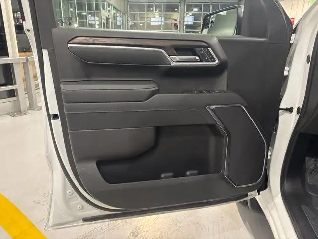 2025 GMC Sierra 1500 4WD Crew Cab Short Box SLT