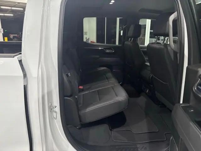 2025 GMC Sierra 1500 4WD Crew Cab Short Box SLT