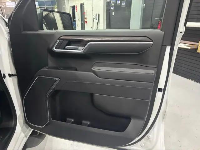 2025 GMC Sierra 1500 4WD Crew Cab Short Box SLT