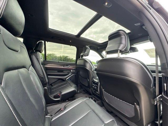 2022 Jeep Grand Cherokee L Overland 4x2