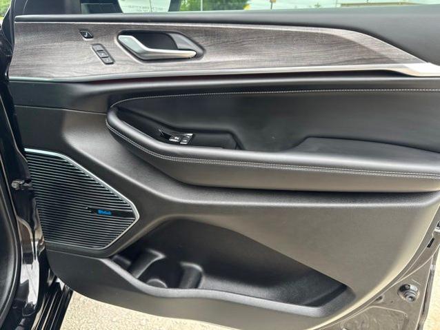 2022 Jeep Grand Cherokee L Overland 4x2