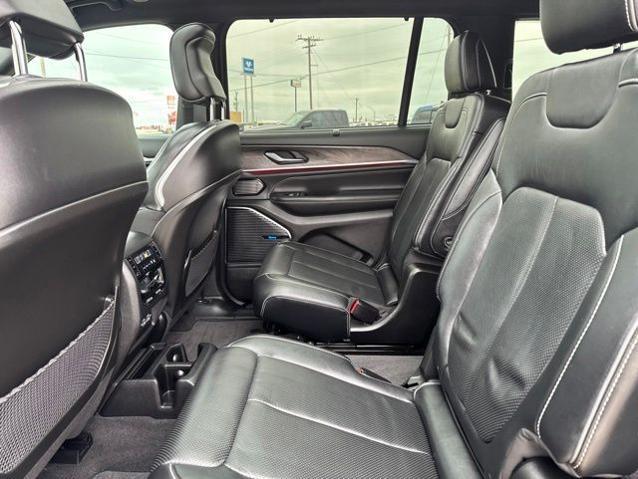 2022 Jeep Grand Cherokee L Overland 4x2
