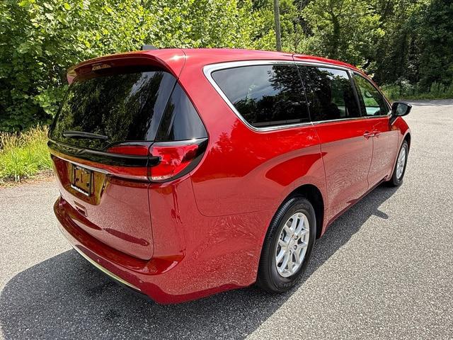 2027 Chrysler Pacifica Select