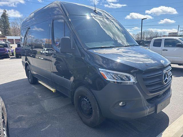 2025 Mercedes-Benz Sprinter 2500 144 WB Standard Roof Passenger