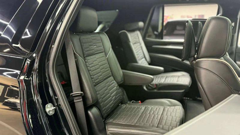 2025 Cadillac Escalade Sport Platinum