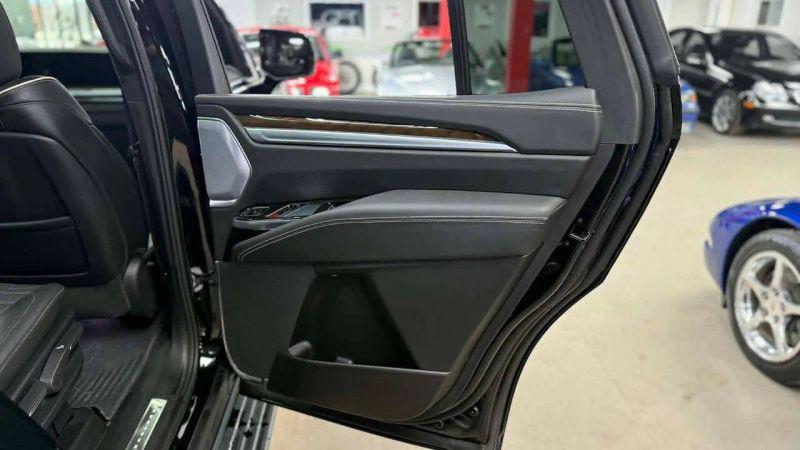 2025 Cadillac Escalade Sport Platinum