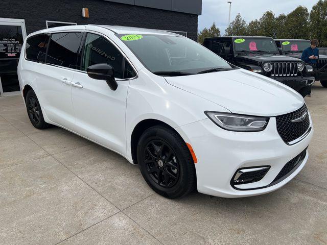2024 Chrysler Pacifica Touring L for sale in White Lake, MI