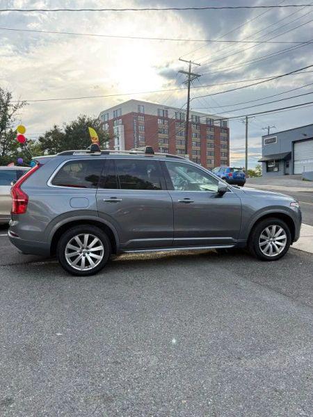 2017 Volvo XC90 T6 Momentum