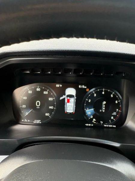 2017 Volvo XC90 T6 Momentum