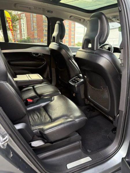 2017 Volvo XC90 T6 Momentum