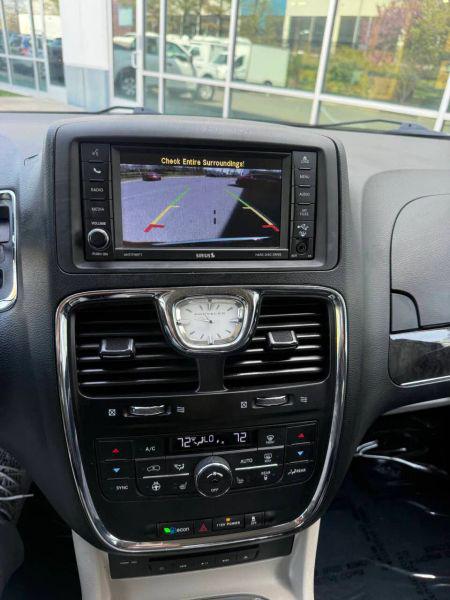 2015 Chrysler Town & Country Touring-L