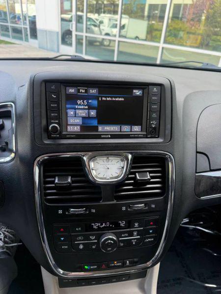 2015 Chrysler Town & Country Touring-L