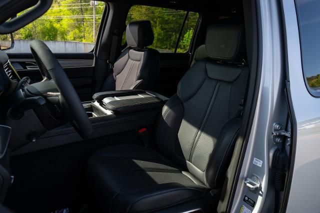 2025 Jeep Wagoneer Series II Carbide 4x4