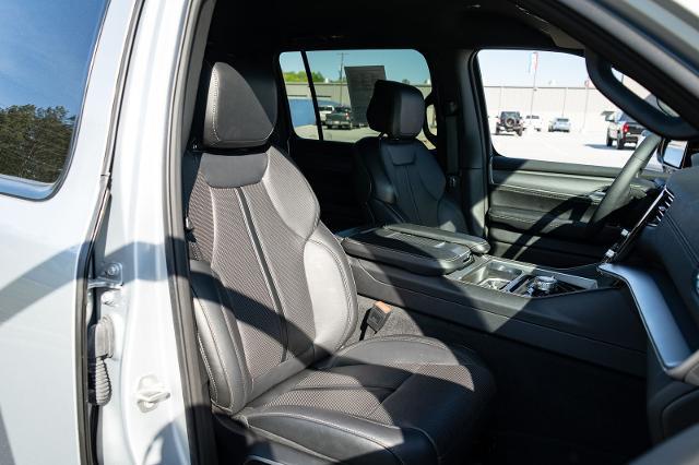 2025 Jeep Wagoneer Series II Carbide 4x4