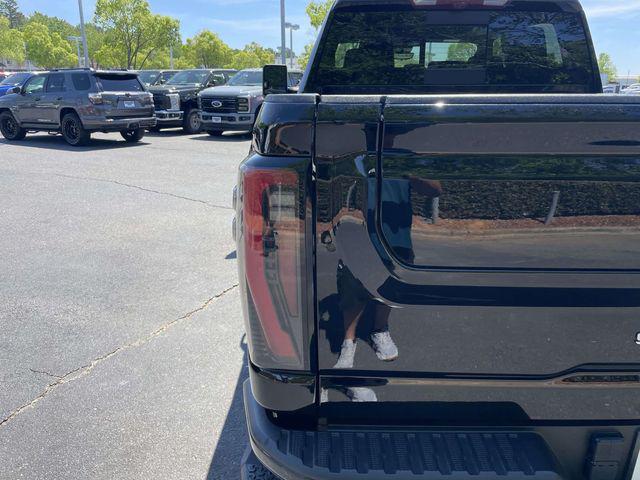 2025 GMC Sierra 2500HD 4WD Crew Cab Standard Bed AT4