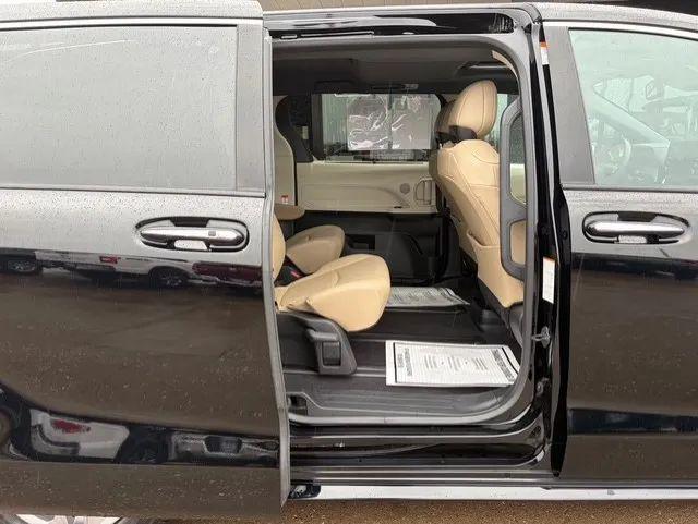 2024 Toyota Sienna XLE
