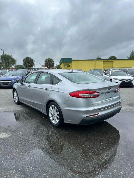 2020 Ford Fusion SE