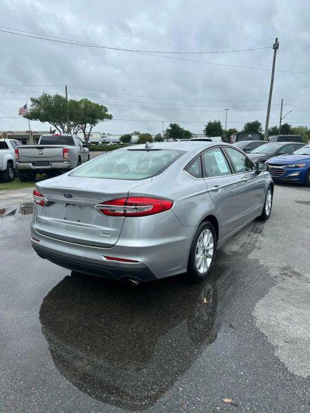 2020 Ford Fusion SE
