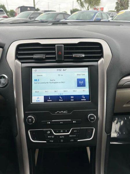 2020 Ford Fusion SE
