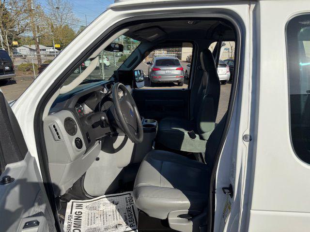 2013 Ford E-350 Super Duty Commercial