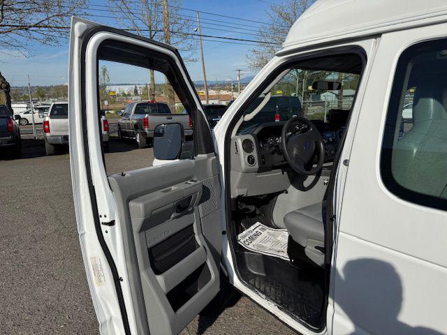 2013 Ford E-350 Super Duty Commercial