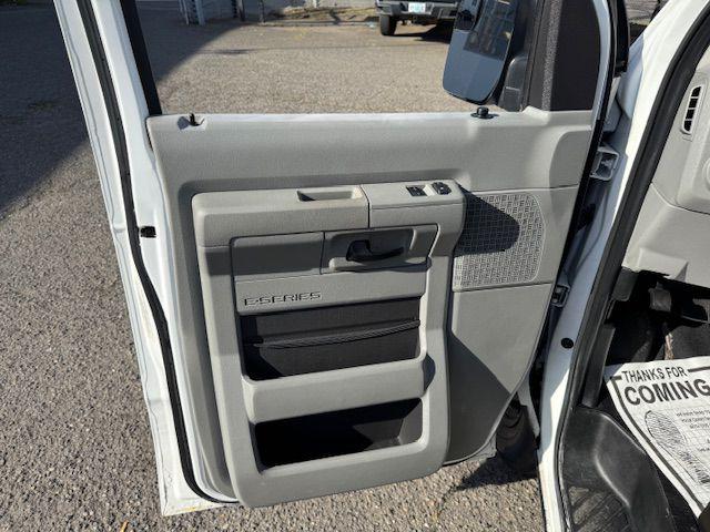 2013 Ford E-350 Super Duty Commercial
