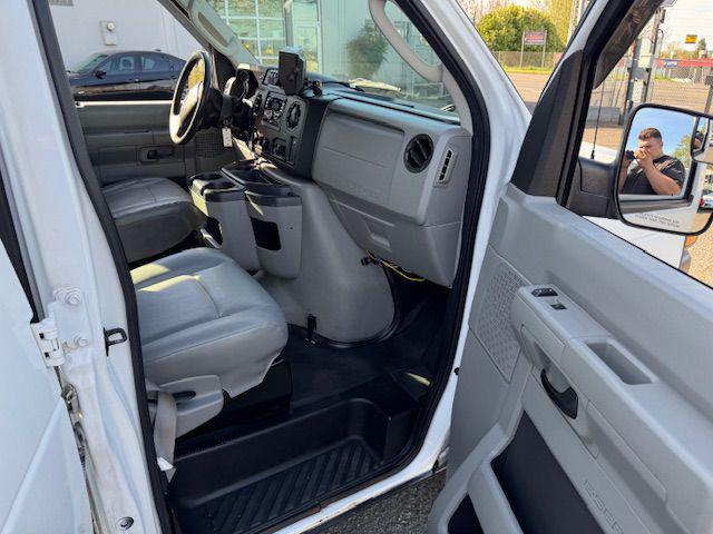 2013 Ford E-350 Super Duty Commercial